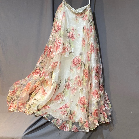 ellie wilde Dresses & Skirts - Ellie Wilde Floral Chiffon Skirt